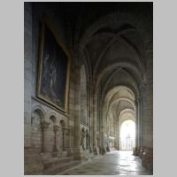 Sens, north choir aisle looking east, photo mappinggothic.org.jpg